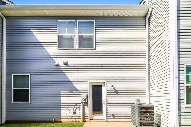 Building Photo - 929 Ranchero St