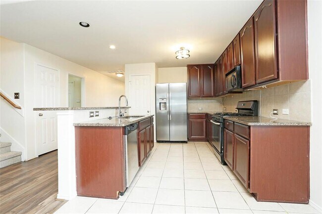 Building Photo - 1939 Wooded Acres Dr