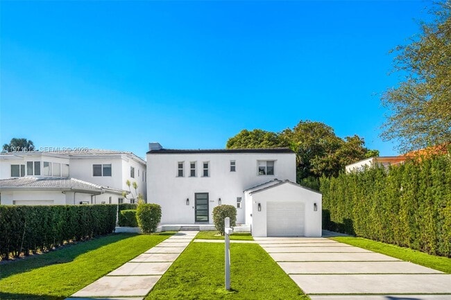 Building Photo - 3166 Royal Palm Ave