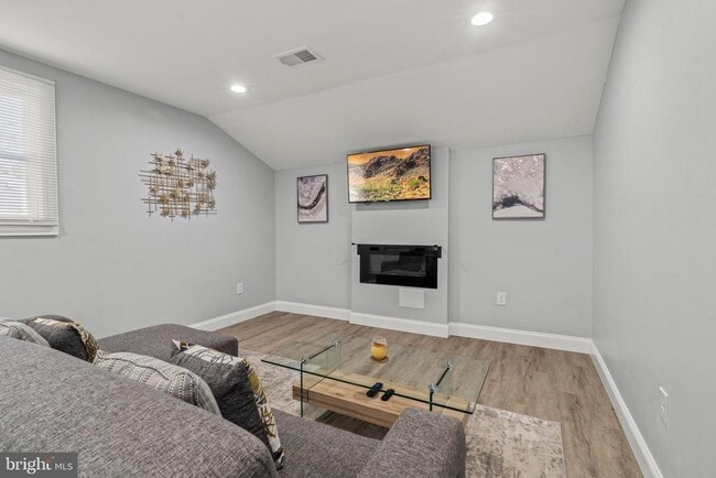 Building Photo - 124 Pennypacker Dr