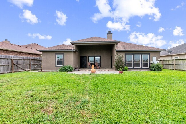 Building Photo - 4 bedroom 3 bathroom-Rodd Field/Yorktown
