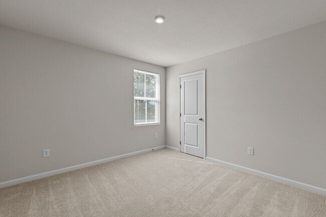 Building Photo - Spacious Home for Rent in Portsmouth!