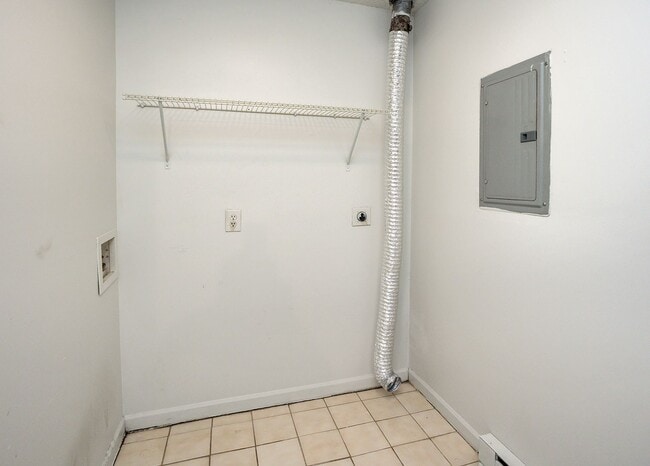 Building Photo - 1676 S 15th Ave W