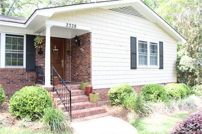 Building Photo - Gorgeous 4/3 Home with fenced yard and garage