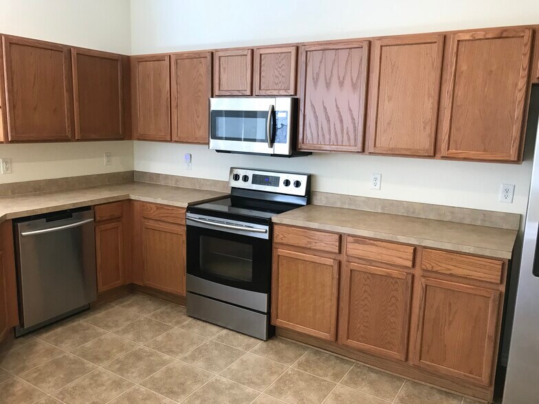 Building Photo - 5818 Phoebenest Dr