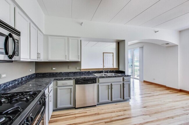 Building Photo - 16671 Liberty Cir