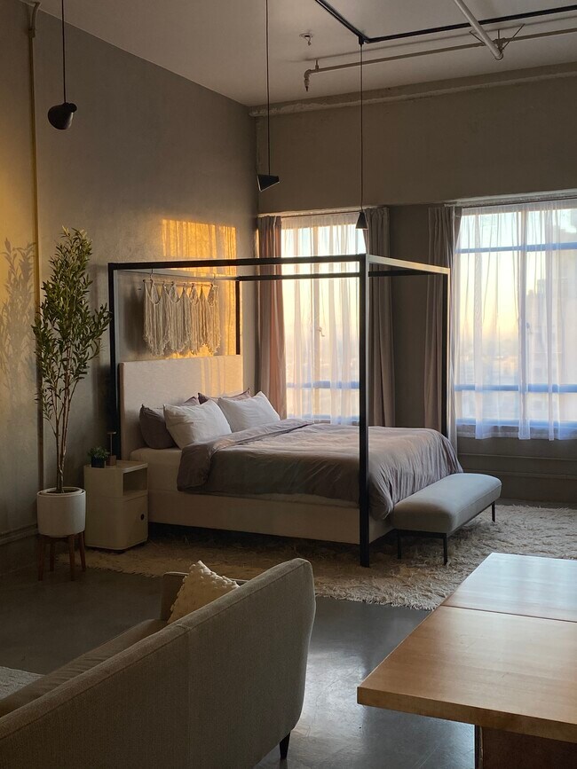 Building Photo - 849 S Broadway