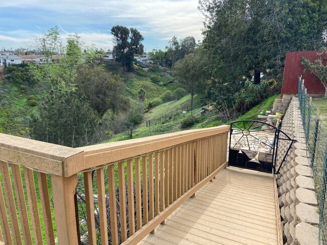 Building Photo - Beautiful, Updated 4 Bed, 3 Bath in the Heart of Clairemont with Canyon Views!!