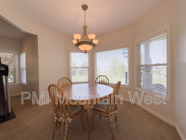 Building Photo - 49 E Fairway Dr