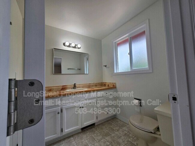 Building Photo - 2018 Nut Tree Dr NW