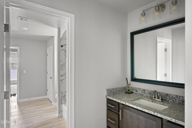 Building Photo - 13636 Glen Vista Ln