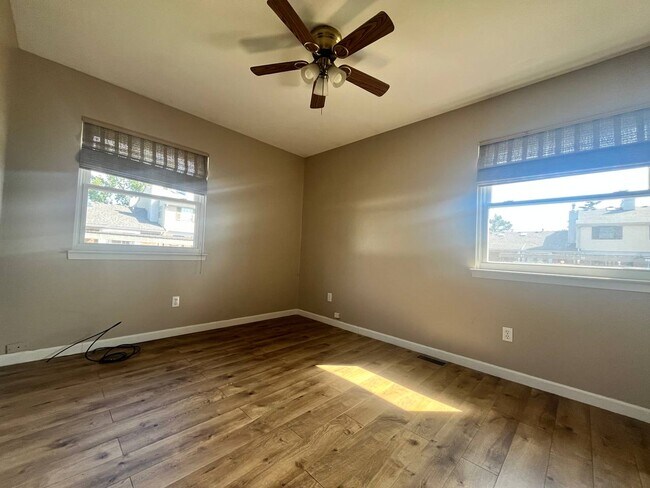 Building Photo - 1891 Vine Way Dr