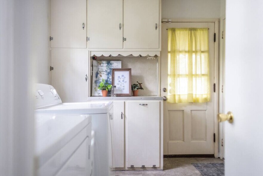 Building Photo - 19229 Pierce Dr