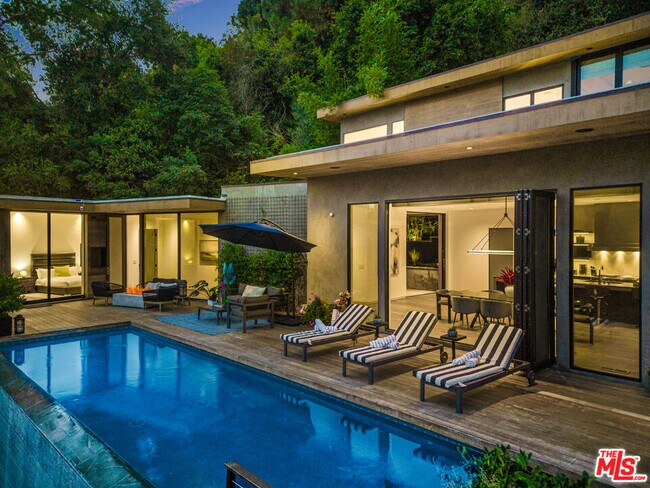 Building Photo - 727 N Beverly Glen Blvd