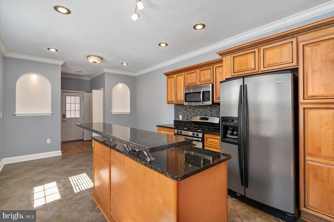 Building Photo - 104 N Patterson Park Ave