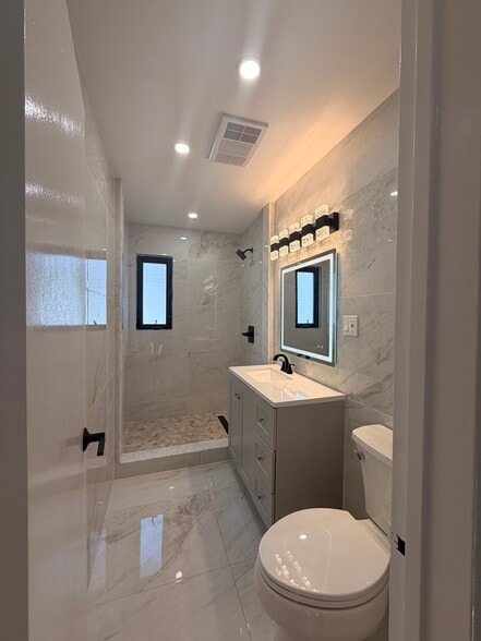 Bathroom - 15520 Killarney St