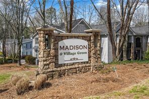 Building Photo - 708 Madison Ln S E