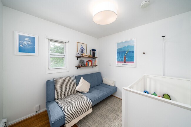 Building Photo - 331 Varick St