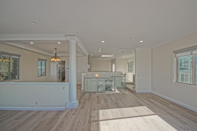 Building Photo - 301 35th St