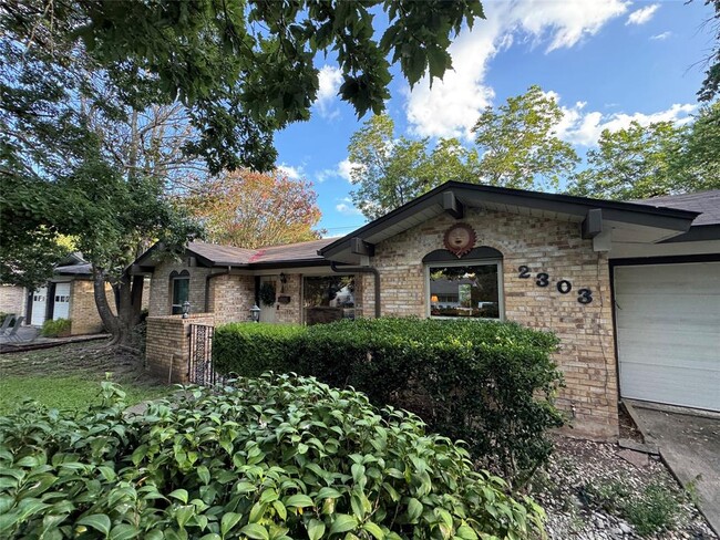 Building Photo - 2303 Remuda Trail