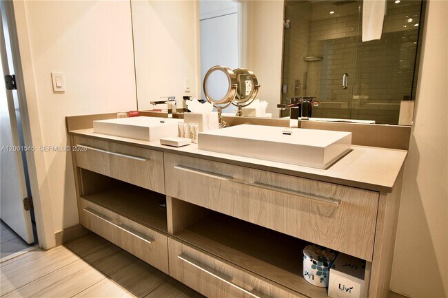 Building Photo - 4010 S Ocean Dr