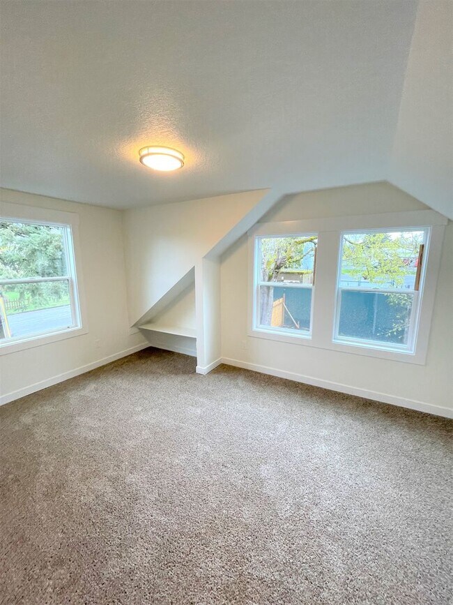 Building Photo - 620 SE 146th Ave