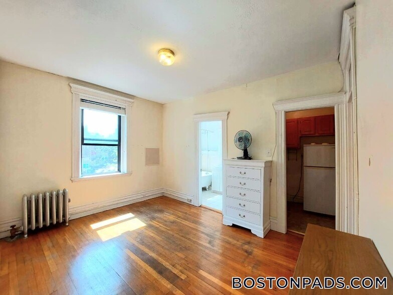 Building Photo - 1111 Boylston St