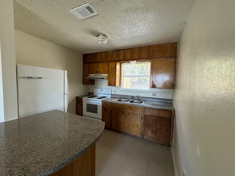 Building Photo - 907 N 7th St