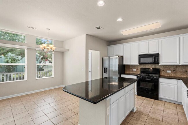 Building Photo - 423 Wetzel