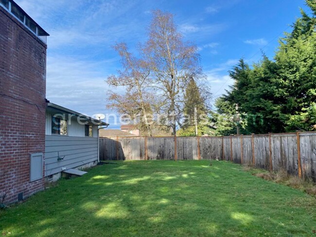 Building Photo - Coming Soon! 3BR 1.5BA Home in West Olympi...