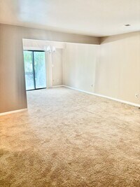 Building Photo - 1 Bedroom, 1 Bathroom Condo located in the...