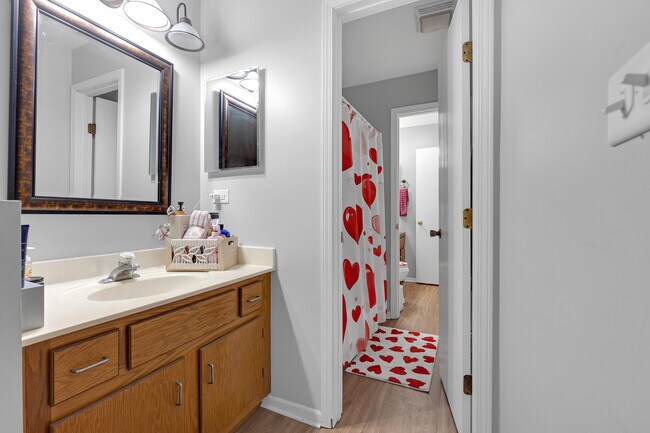 Building Photo - 691 W Streamwood Blvd