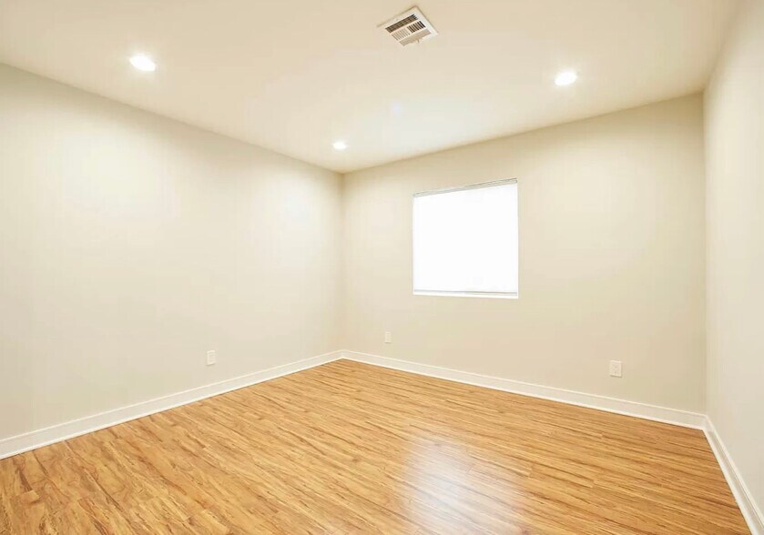 Building Photo - 4838 W 18th St