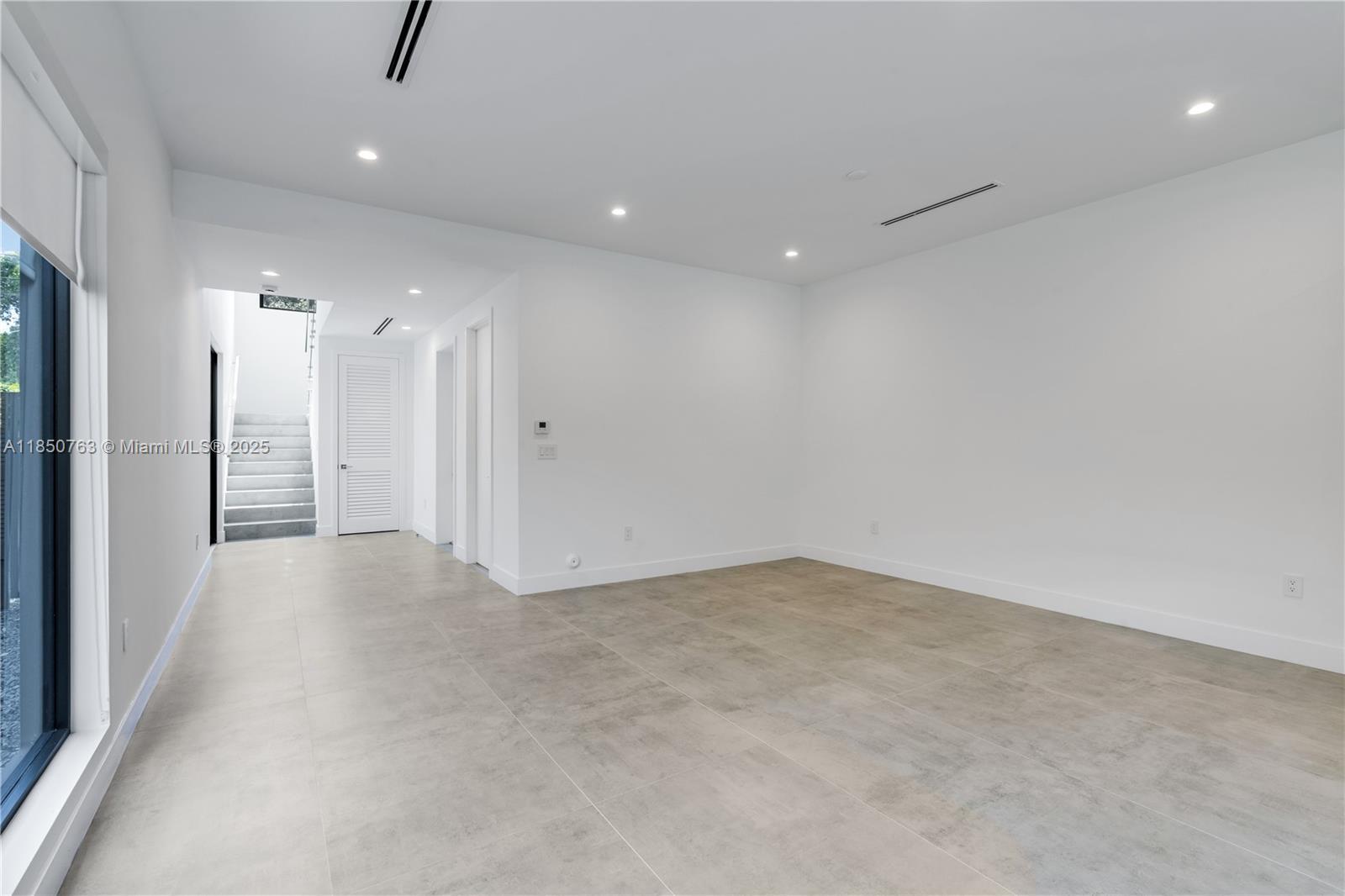Building Photo - 2840 SW 32nd Ct