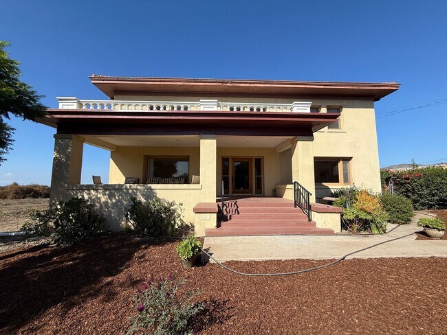 Primary Photo - Spacious Somis Country Estate – 4+3 4,000 ...
