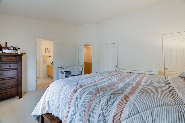 Building Photo - 16552 NE Pacific Terrace