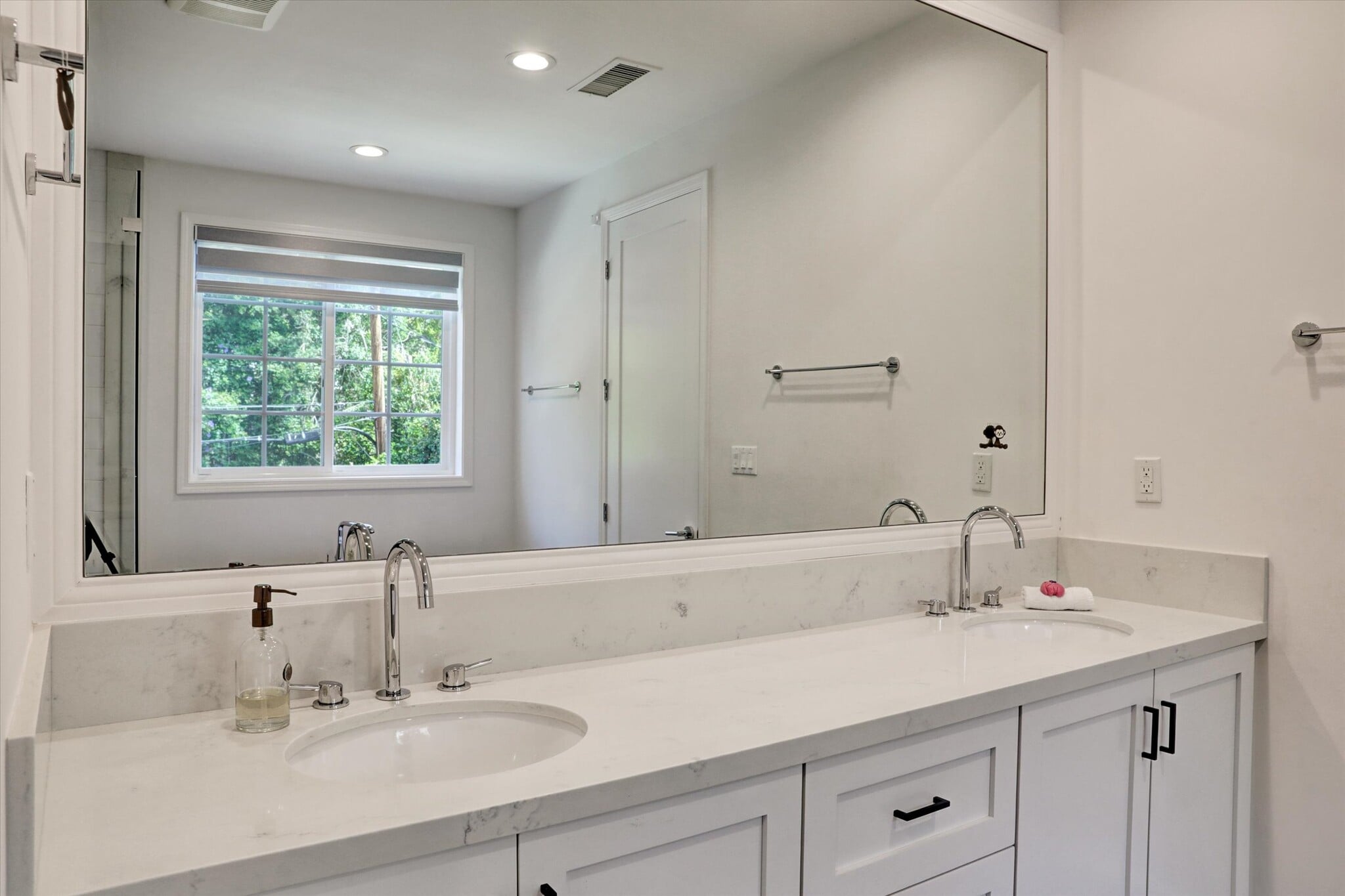 Building Photo - 10593 Kinnard Ave