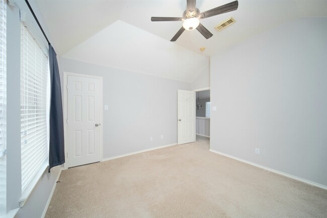 Building Photo - 3627 Midland Dr