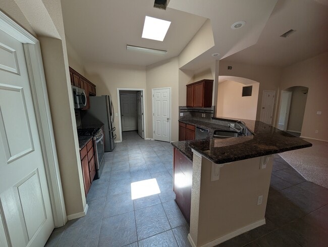 Building Photo - 5803 London Dr