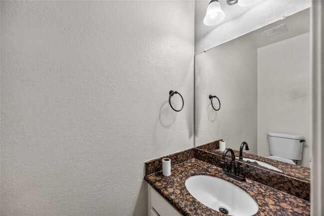 Building Photo - 2107 N Red Cedar Cir
