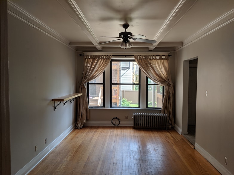 Living Room - 925 E 61st St