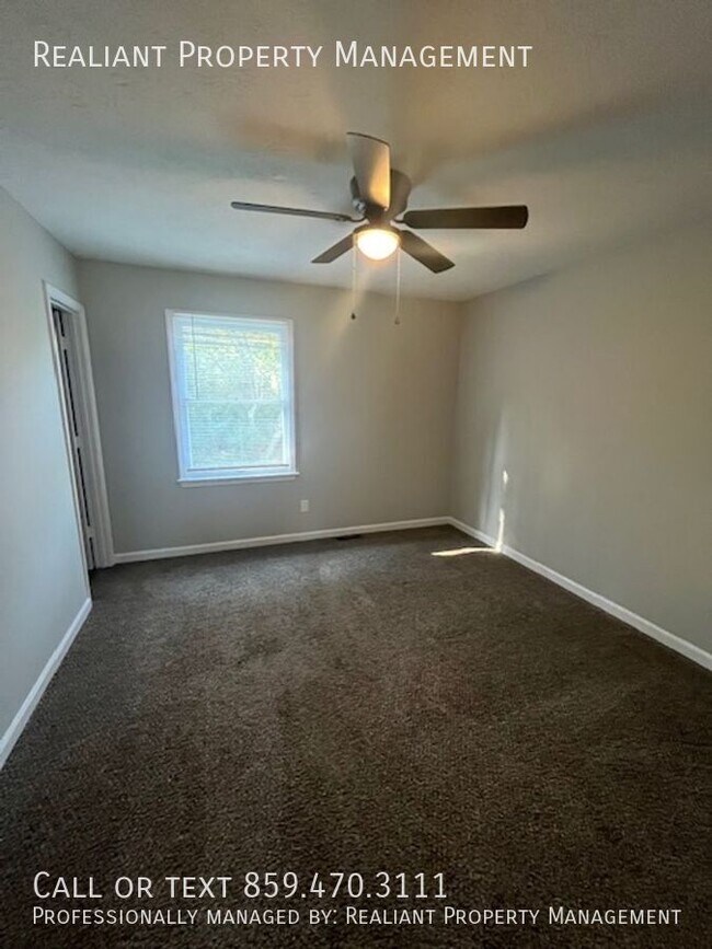 Building Photo - 617 Barefoot Dr