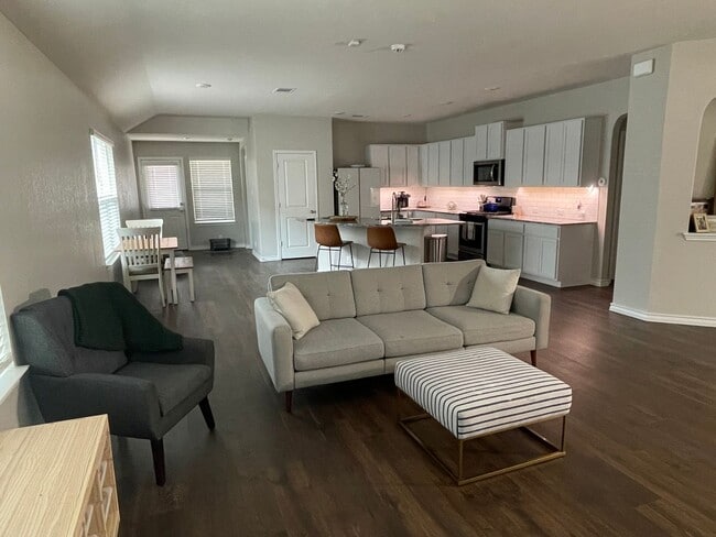 Building Photo - 129 Garden Emerald