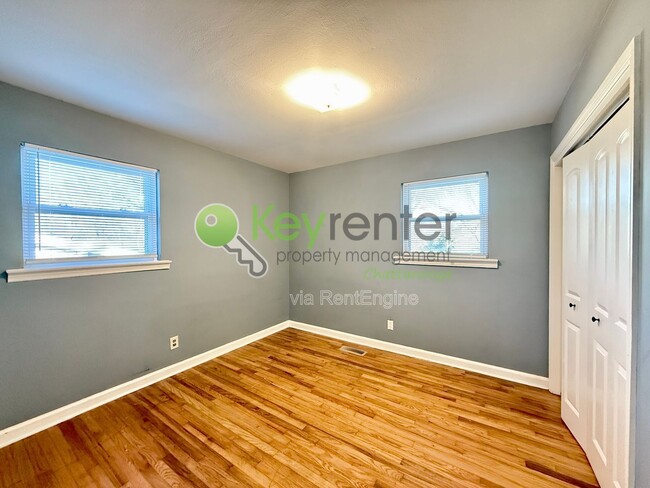 Building Photo - 221 Robert E Lee St