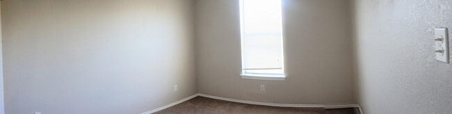Building Photo - 2301 Flintstone Cir