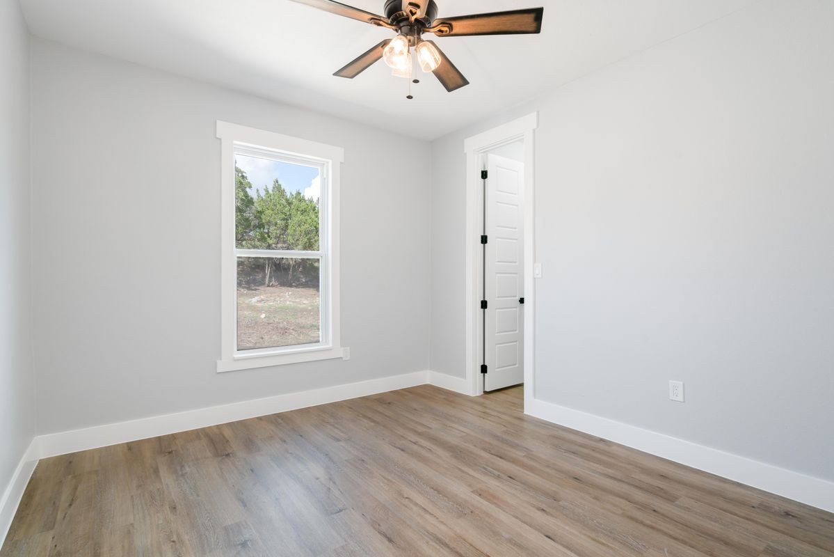 Building Photo - 11608 Oak Country