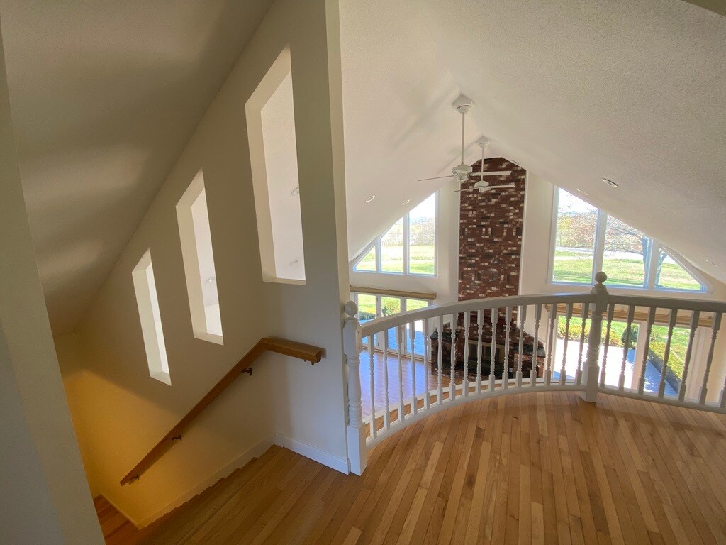 Loft landing - 3875 Union St