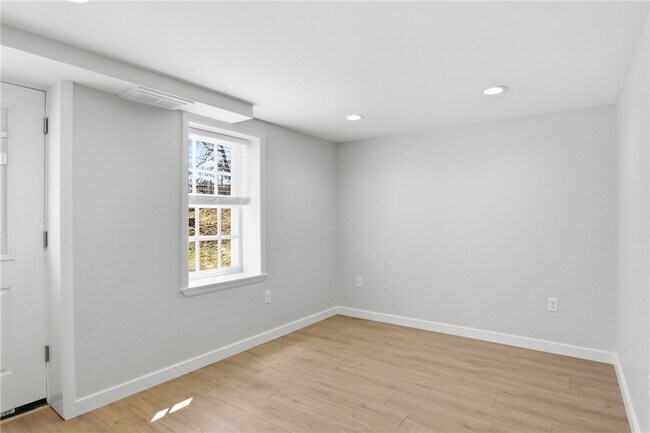 Building Photo - 1474 Marsh Rd