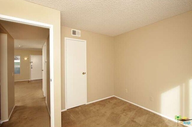 Building Photo - Spacious 4-Bedroom Condo in Indian Canyon ...
