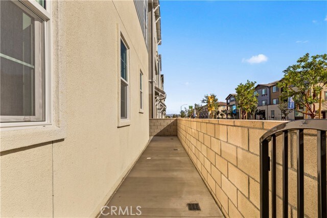 Building Photo - 12985 Royale Dr